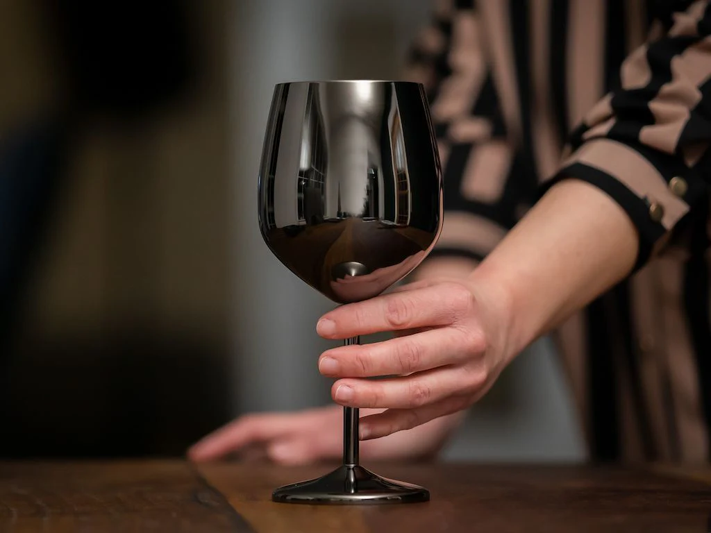 DRIKKEGLASS SETT - VINGLASS AV RUSTFRITT STÅL - Image 6